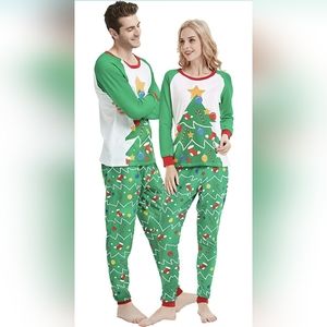 Matching Christmas outfits with hats